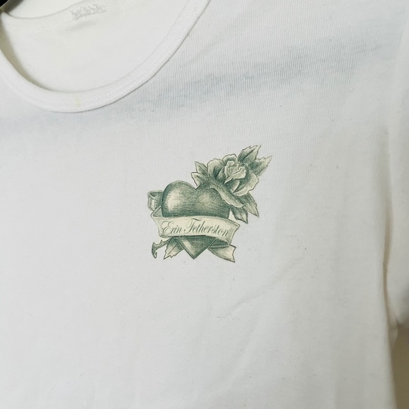 Erin Featherson White Heart with Rose Graphic T-shirt - Picture 3 of 3